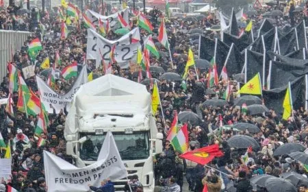Ji Germiyan heta Silêmanî û Hewlêrê sed hezaran kes ji bo Rojava qîr dikin