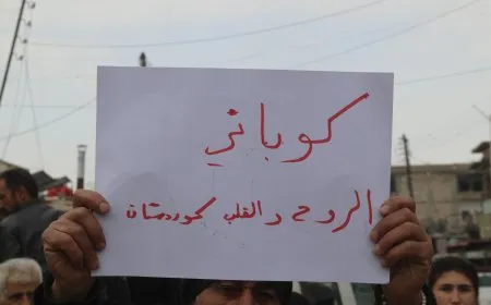 Dengên li hember dorpêça li ser Kobanê bilind dibin