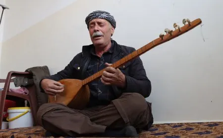 Ji koçberekî li dibistanê bicih bûye stranên bîranîna şehîdan