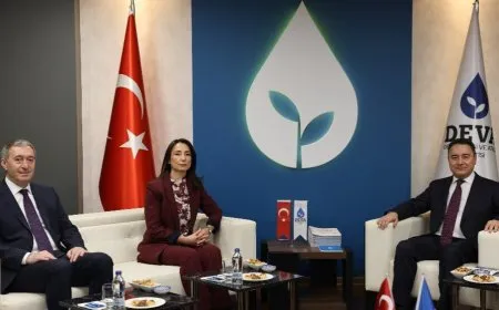 Hevdîtina DEM Partî û DEVA’yê: Divê xwişk-biratî ne taktîkî, stratejîk be
