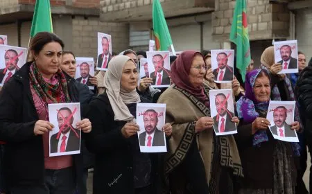 Jinan gotinên nefretê û bêrêziya li hemberî jinên şoreşger şermezar kirin