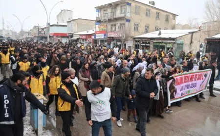 `Heta naskirina statûya Rojava em ê li qadan bin`