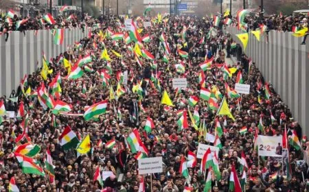 Bi sed hezaran kes  li Silêmanî ji bo Rojava meşiyan