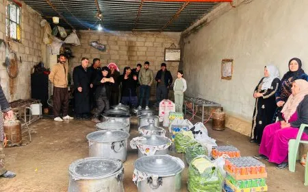 Şêniyên Girkê Legê xwarinê ji şervanan re amade dikin
