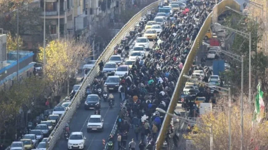 Li Îranê di protestoyan de 8 kesan jiyana xwe ji dest dan