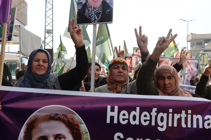 Bi hezaran kes li Kobanê ji bo şehîdên Parîsê meşiyan