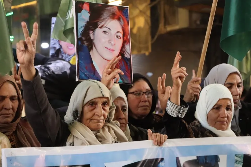 Bi hezaran kes li Kobanê ji bo şehîdên Parîsê meşiyan