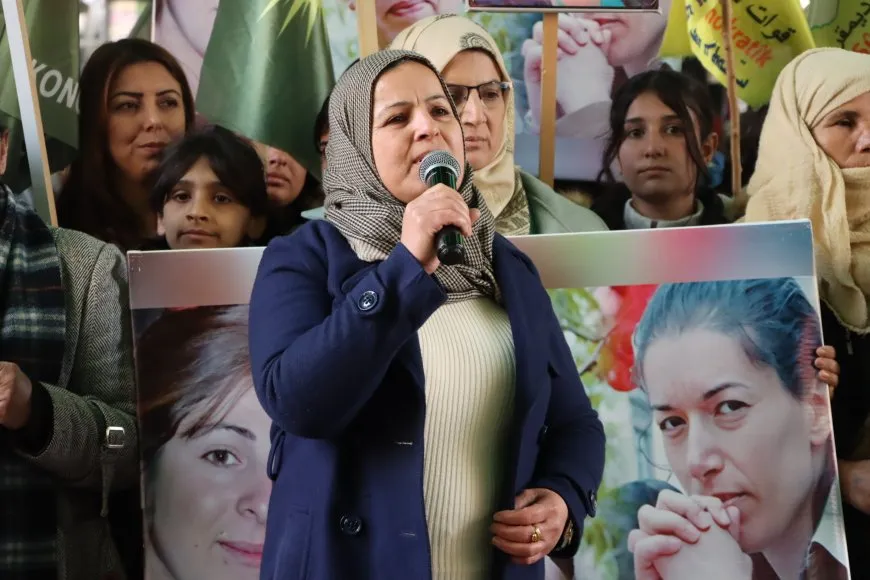 Bi hezaran kes li Kobanê ji bo şehîdên Parîsê meşiyan