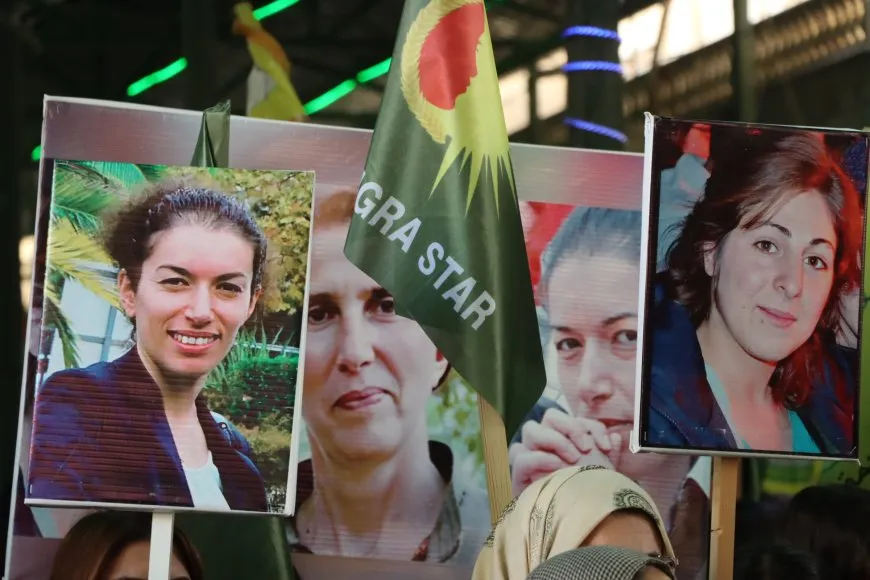 Bi hezaran kes li Kobanê ji bo şehîdên Parîsê meşiyan