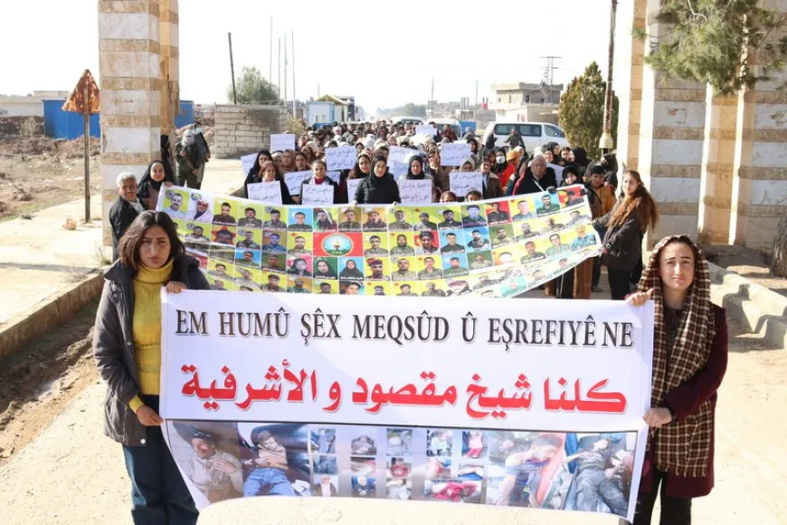 Gel bi daxuyanî û xwepêşandanan êrişên li dijî taxên Helebê şermezar kirin