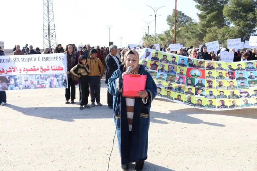 Gel bi daxuyanî û xwepêşandanan êrişên li dijî taxên Helebê şermezar kirin
