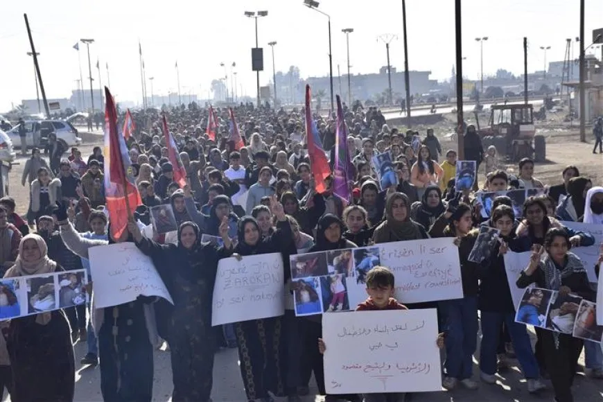 Gel bi daxuyanî û xwepêşandanan êrişên li dijî taxên Helebê şermezar kirin