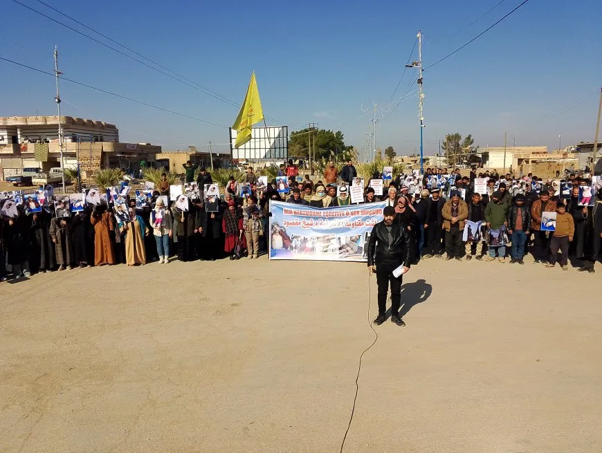 Gel bi daxuyanî û xwepêşandanan êrişên li dijî taxên Helebê şermezar kirin