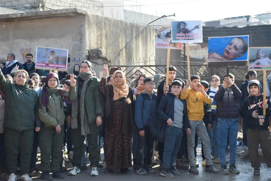 Gel bi daxuyanî û xwepêşandanan êrişên li dijî taxên Helebê şermezar kirin