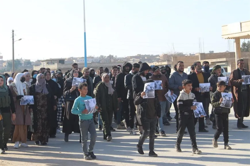 Gel bi daxuyanî û xwepêşandanan êrişên li dijî taxên Helebê şermezar kirin