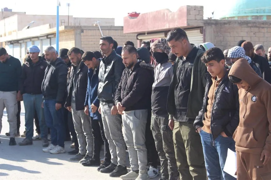 Gel bi daxuyanî û xwepêşandanan êrişên li dijî taxên Helebê şermezar kirin