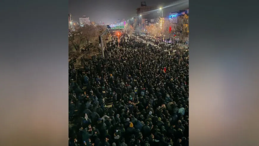 Hêzên Îranê xwepêşander û zarokan hedef digrin
