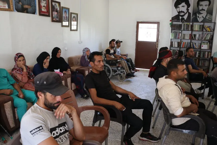 Gaziyên şer şehîdên Parîsê bi bîr anîn
