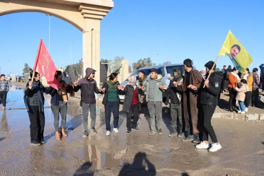 Girseyên ji 3 kantonan ji bo piştgiriyê ber bi Dêr Hafirê ve bi rê ketin