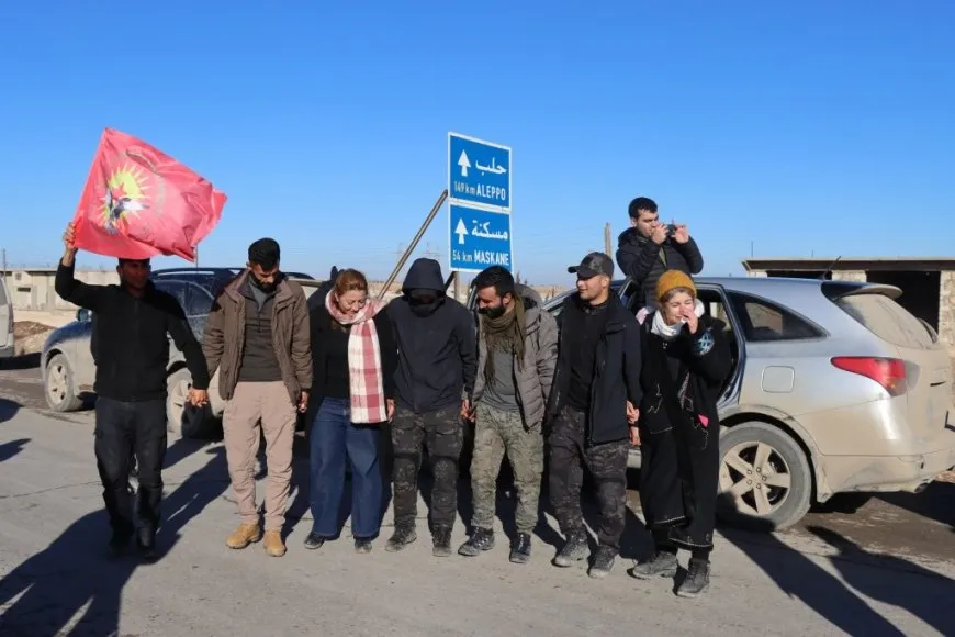 Girseyên ji 3 kantonan ji bo piştgiriyê ber bi Dêr Hafirê ve bi rê ketin