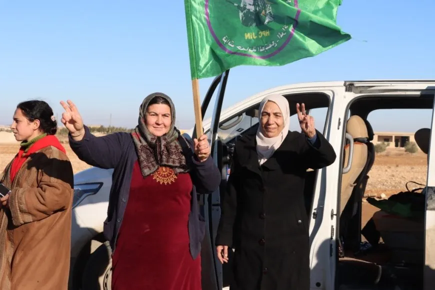 Girseyên ji 3 kantonan ji bo piştgiriyê ber bi Dêr Hafirê ve bi rê ketin