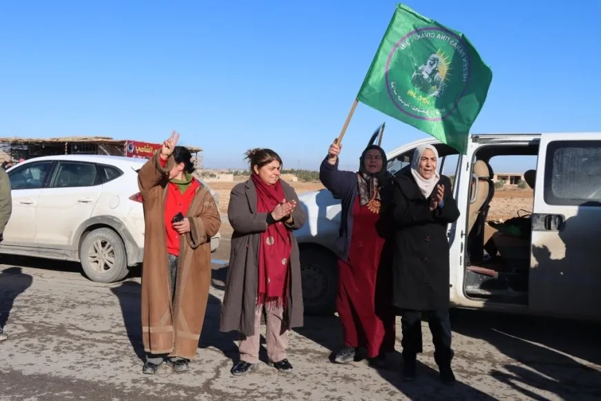 Girseyên ji 3 kantonan ji bo piştgiriyê ber bi Dêr Hafirê ve bi rê ketin