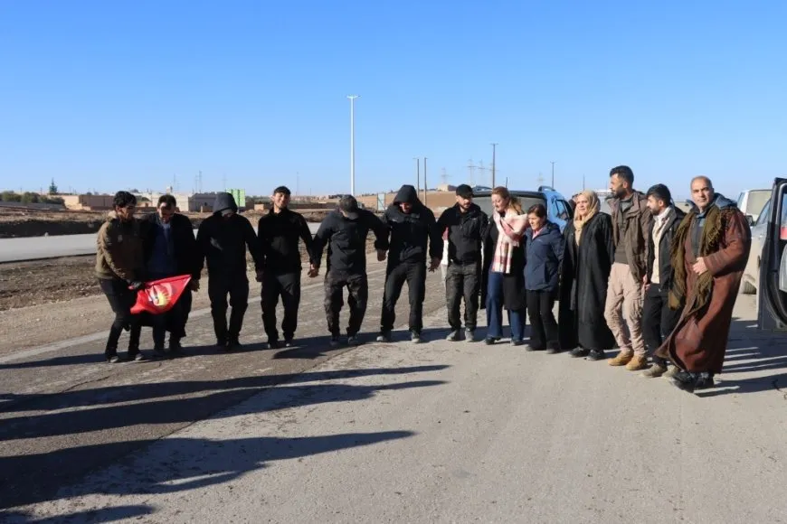 Girseyên ji 3 kantonan ji bo piştgiriyê ber bi Dêr Hafirê ve bi rê ketin
