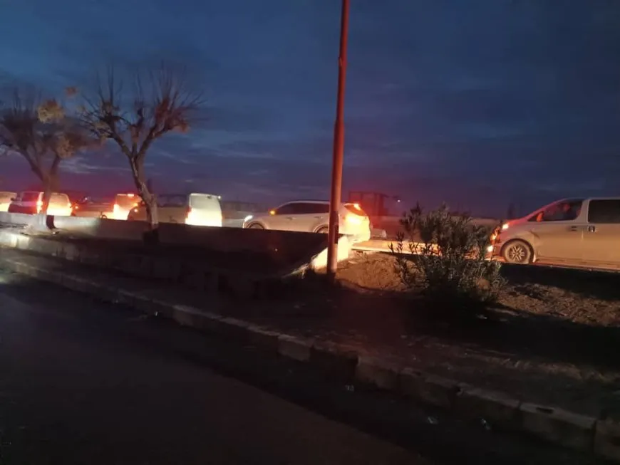 Şêniyên ber bi Helebê ve diçûn dê li deriyê sînor ê Dêr Hafir şeva xwe derbas bikin