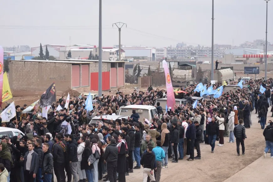 Li Qamişlo bi hezaran kesî karwan pêşwazî kir