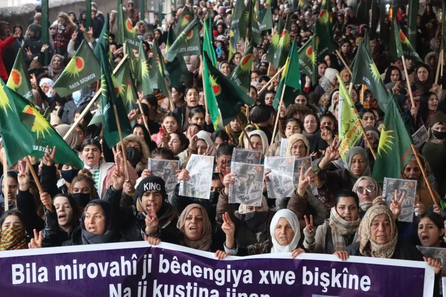 Li Kobanê jin ji bo Şêxmeqsûd  û Eşrefiyê daketin qadan