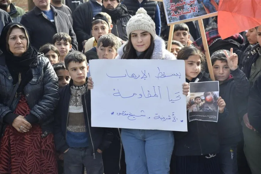 Bi hezaran kes li Dirbêsiyê ji bo piştgiriya Şêxmeqsûd û Eşrefiyê daketin kolanan