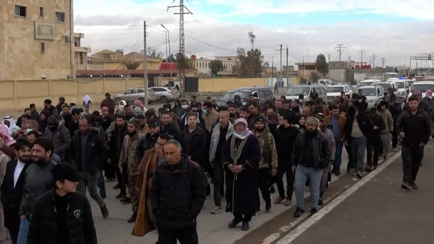 Şêniyên Dêrazorê êrişên çeteyên hikumeta demkî şermezar kirin