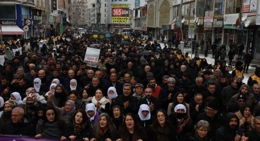 Gelê Bakur ber bi sînorê Kobanê ve dimeşe