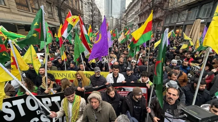 Kurdistanî û dostên wan li Almanyayê ji bo Rojava û Rojhilat li ser piyan e