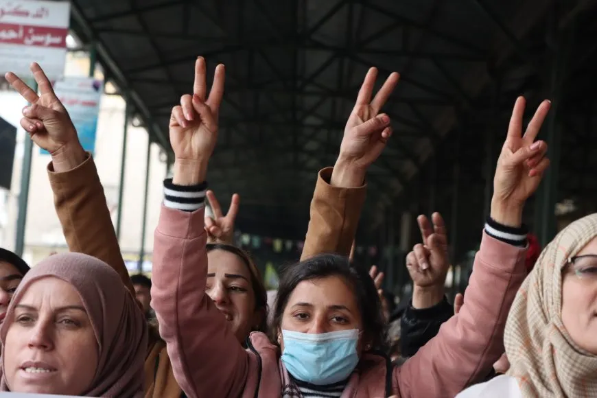 Bi hezaran şêniyên Firatê ji bo şermezarkirina êrişan meşiyan