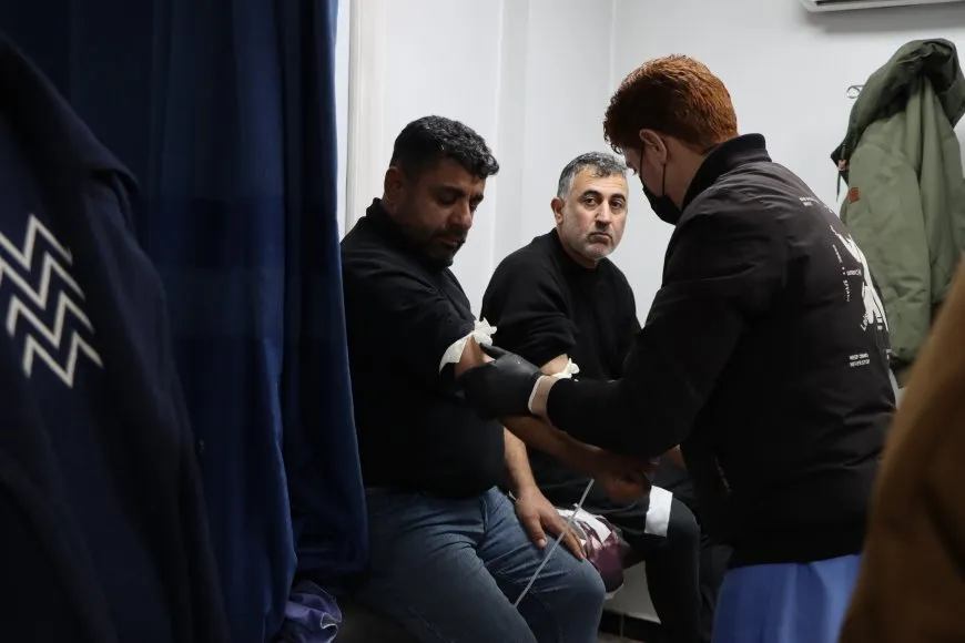 Xelkê Qamişloyê ji bo birîndaran xwînê didin