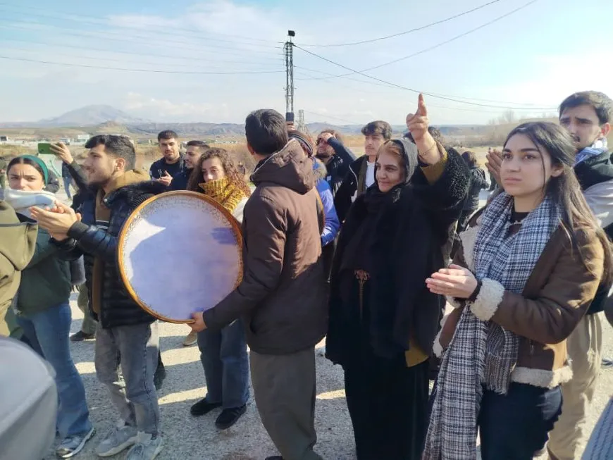 Gel ji bo pêşwazîkirina ciwanên Başûr li Sêmalkayê ne