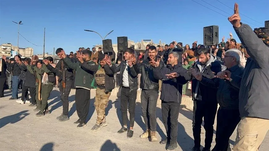 Kobanî hemû li ser pêyan in