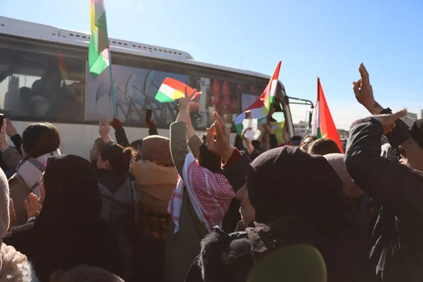 Welatiyên ji Başûr hatin Rojava: Em ji bo yekrêziya Kurdî hatine