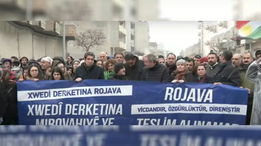 Ji Pirsûsê meşa ber bi sînorê Kobanê ve dest pê kir