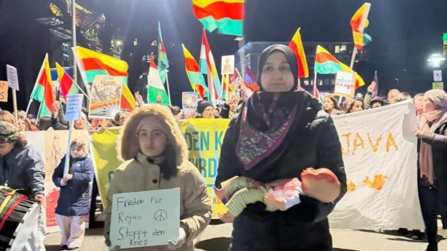 Li Munsterê bi hezaran Kurd ber bi avahiya NATO’yê meşiyan