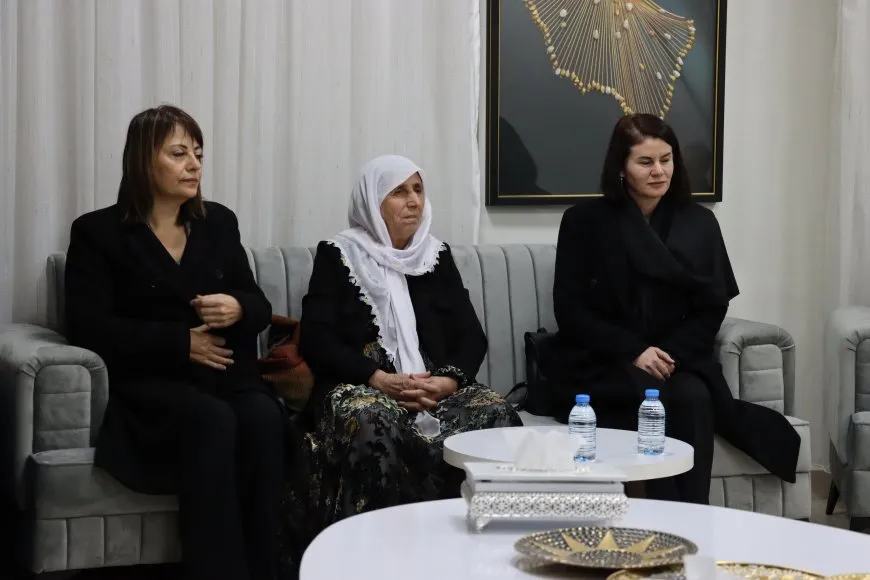 Şandeya DEM Partiyê serdana Daireya Têkiliyên Derve yên Bakur û Rojhilatê Sûriyeyê kir