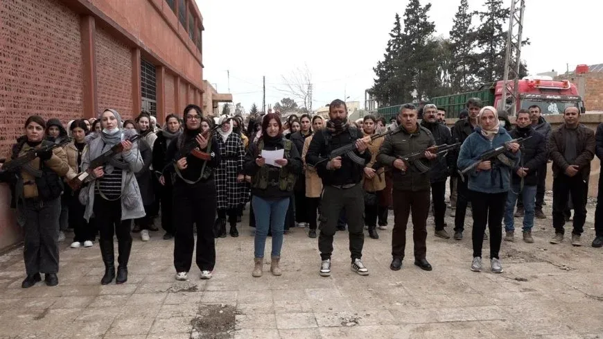 Mamosteyên Dirbêsiyê bajarê xwe diparêzin