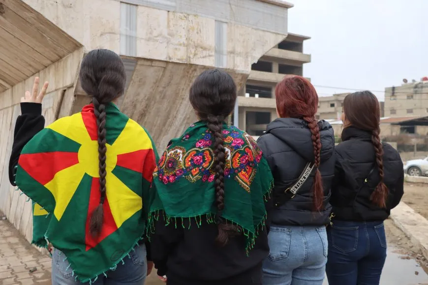 Jin û Ciwanên Qamişloyê: Li şûna keziyekî bi hezaran kezî şîn tê