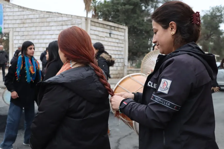 Jin û Ciwanên Qamişloyê: Li şûna keziyekî bi hezaran kezî şîn tê