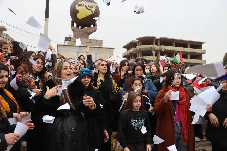 Jin û Ciwanên Qamişloyê: Li şûna keziyekî bi hezaran kezî şîn tê