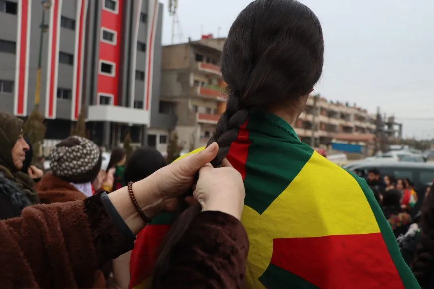 Jin û Ciwanên Qamişloyê: Li şûna keziyekî bi hezaran kezî şîn tê