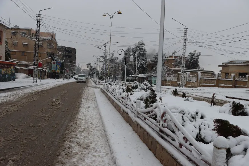 Rojava di bin berfê de ma, rewşa koçberan girantir bû 
