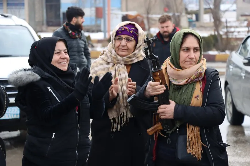 Gelê Qamişlo, Amûdê û Dirbesiyê ket ser riya Hesekê