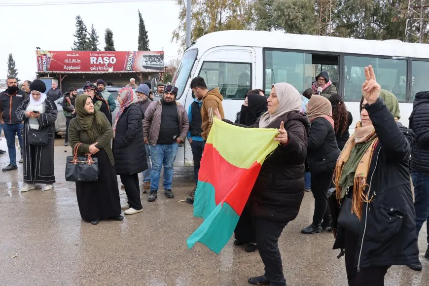 Gelê Qamişlo, Amûdê û Dirbesiyê ket ser riya Hesekê